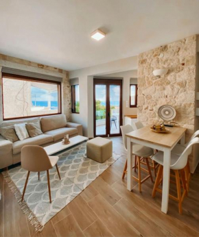 Makry-Gialos Luxury Seaview Apartment